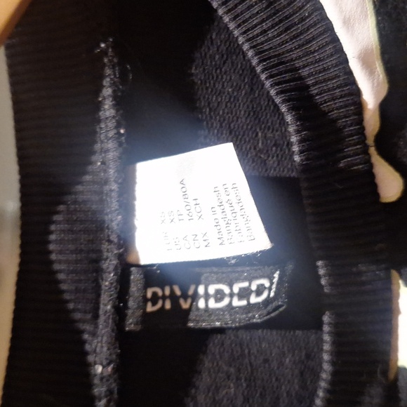 Skeleton 💀 Sweater - Picture 3 of 3